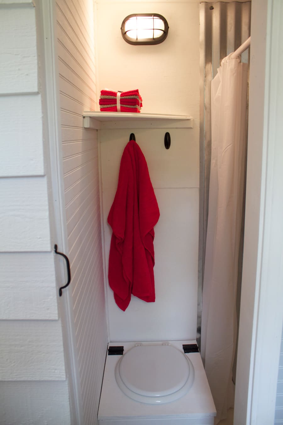 12 reed tiny house bano