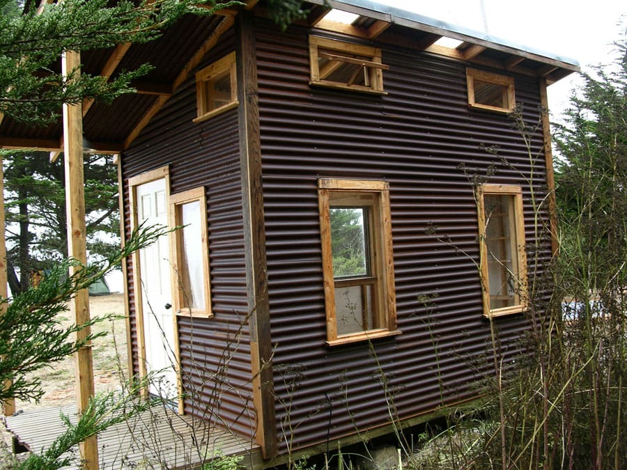 6 tiny currogated cabin right side