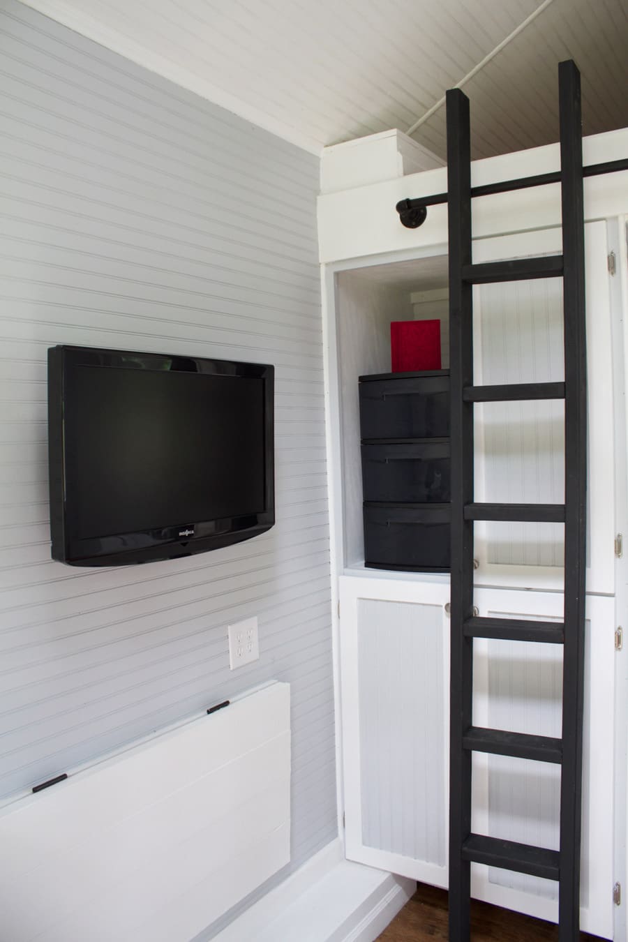 7 reed tiny house loft