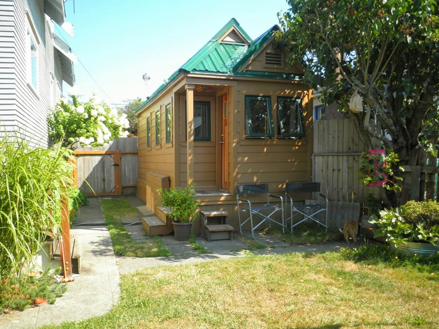 mini mobile cottage 1