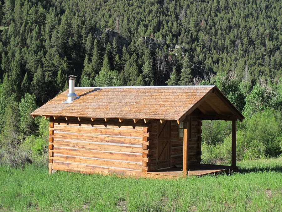 7 Amazing Cabin Design Ideas You Can Actually Build 31 beaver log cabin 3