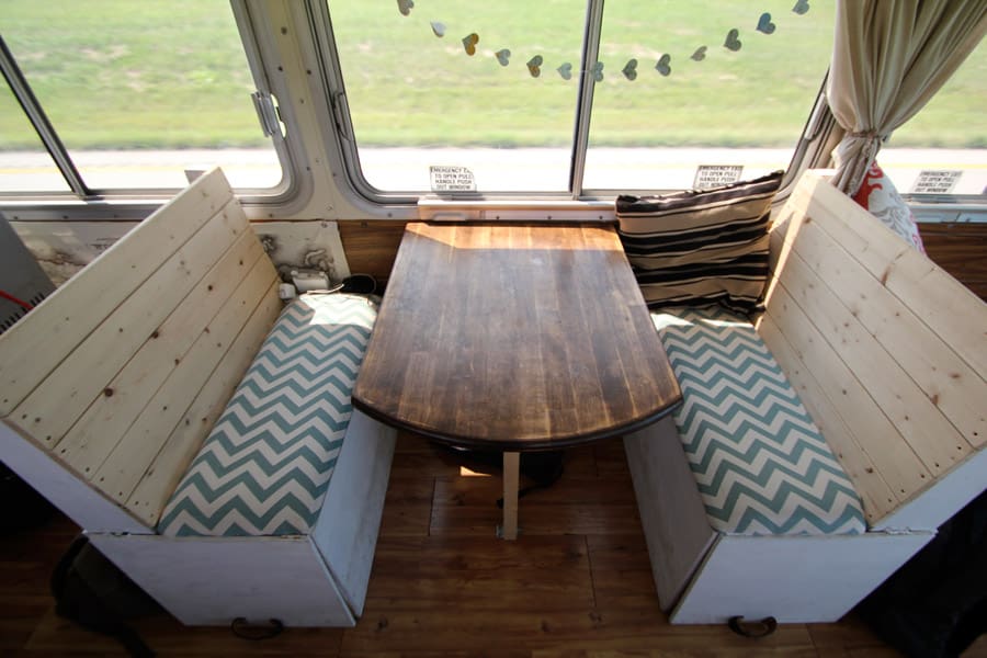 new-oregon-trail-bus-3