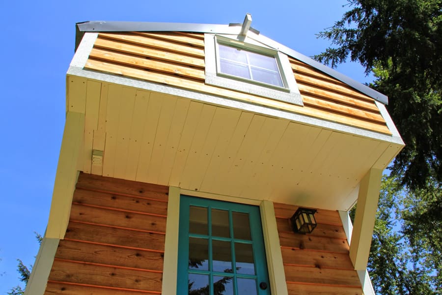 blue-door-tiny-house-4