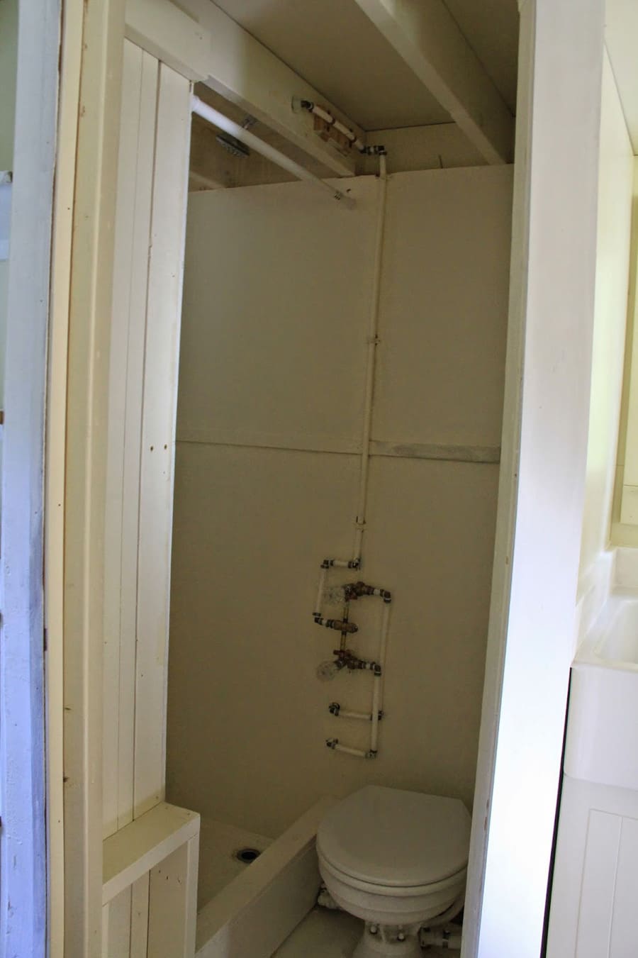 blue-door-tiny-house-7