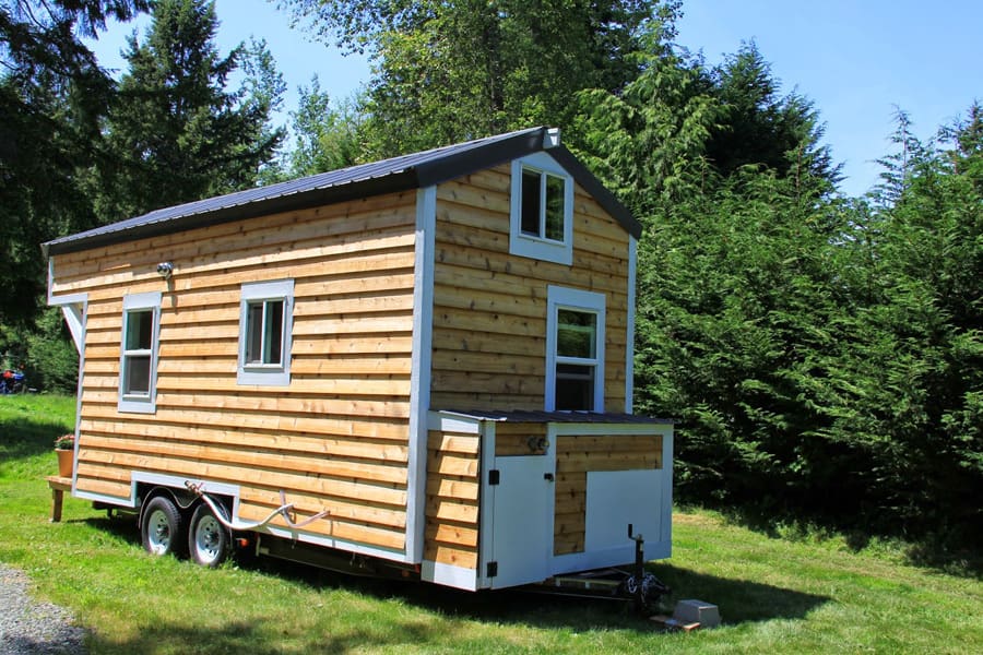 blue-door-tiny-house-8