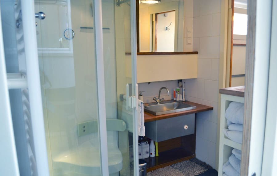 amsterdam-canal-boat-4