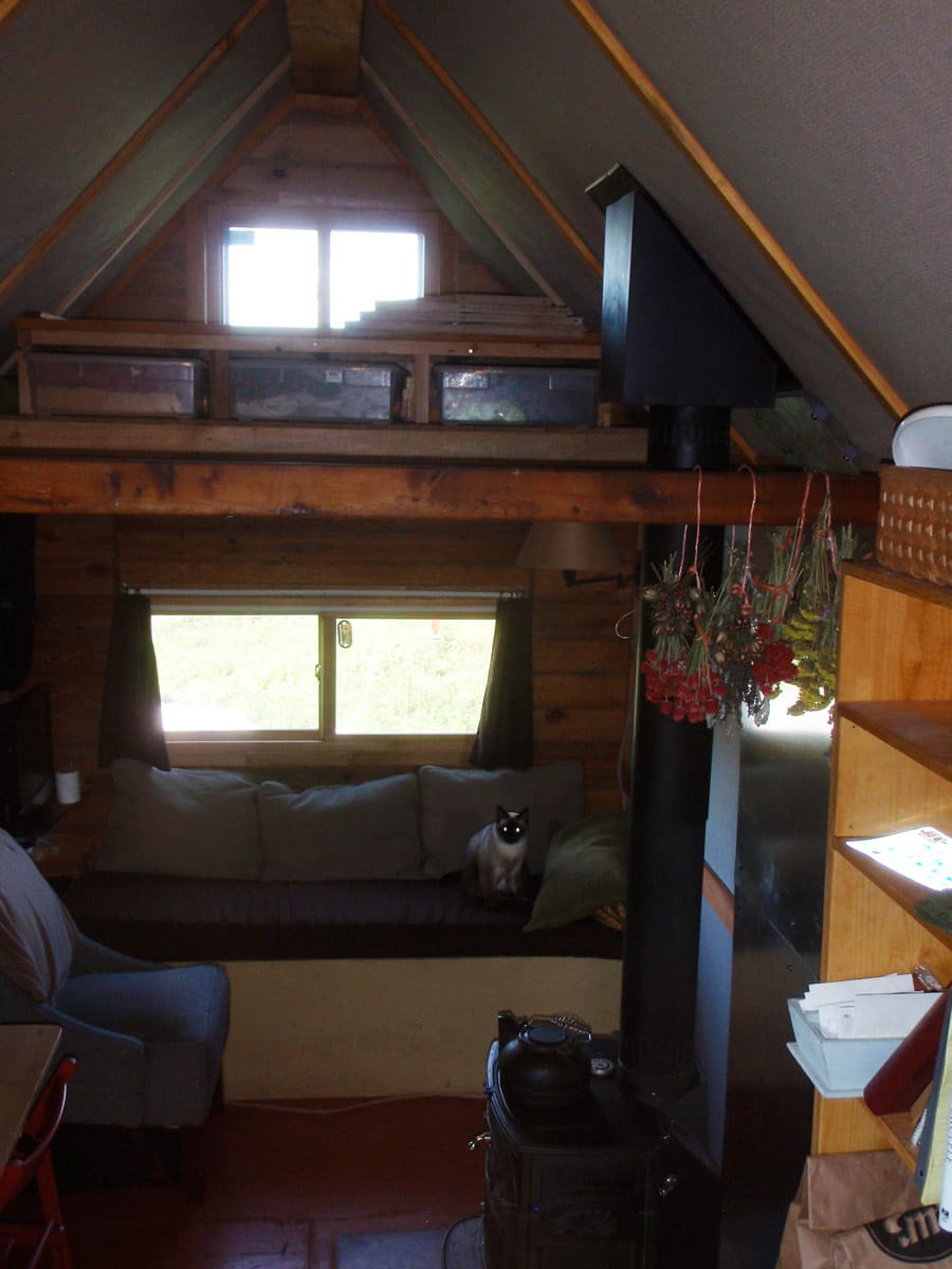 snug-tiny-house-4