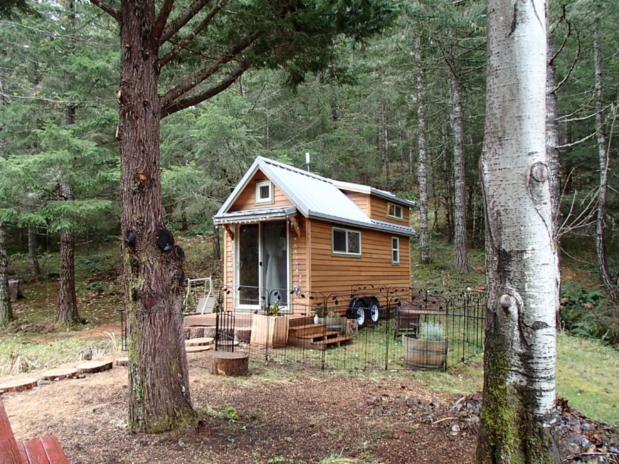 tiny-house-for-two-1