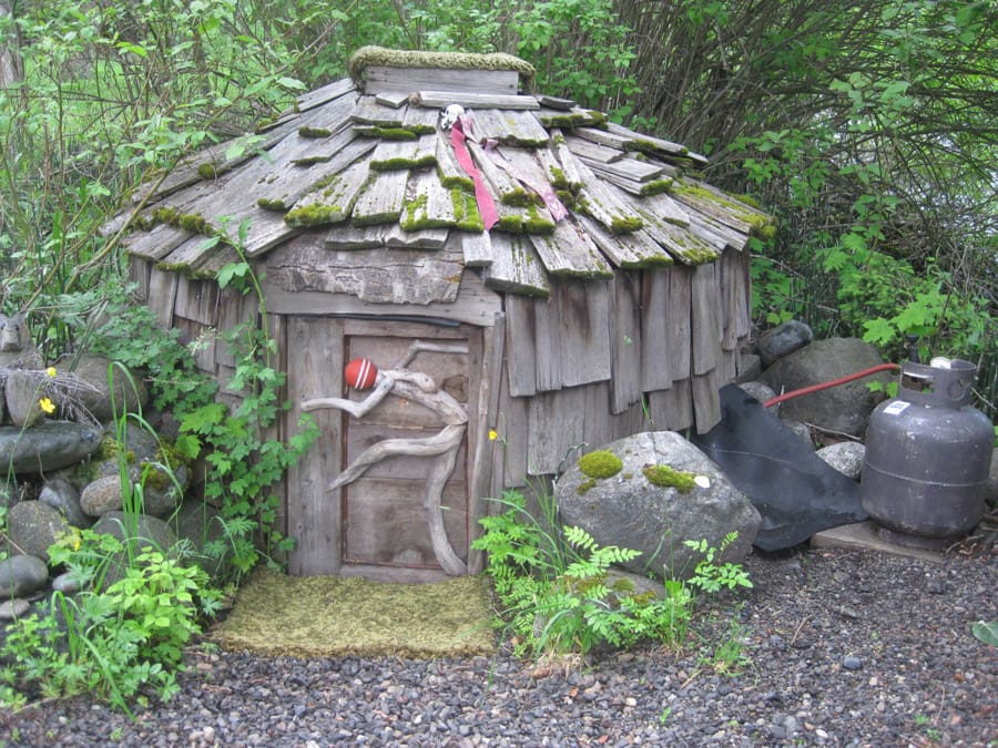 tiny-house-in-the-meadow-4