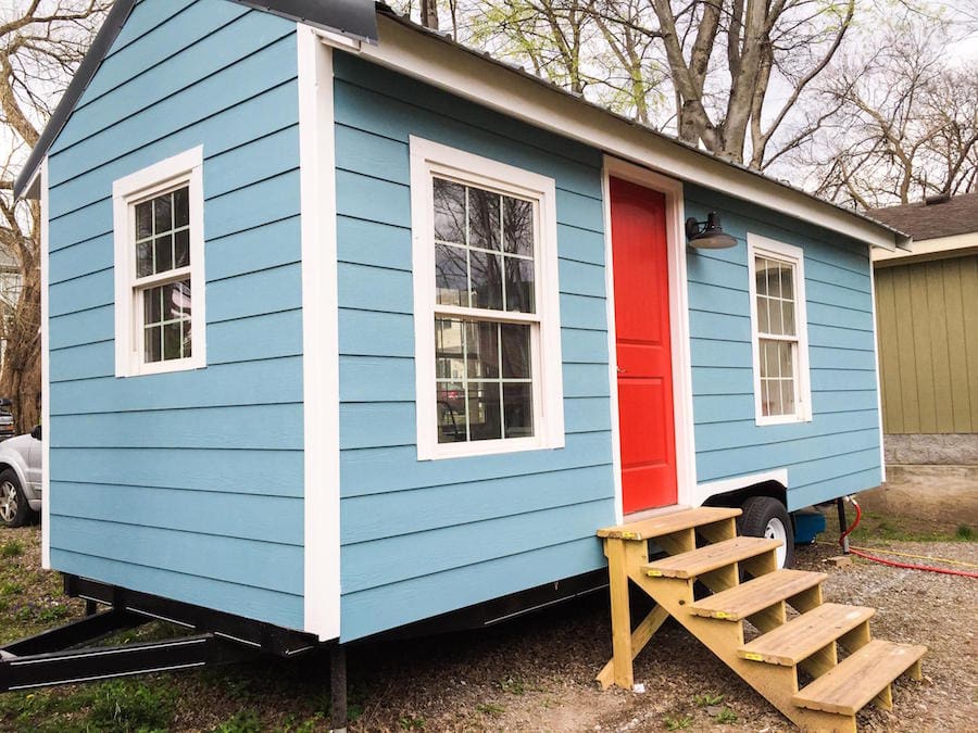 tiny-turquoise-house-1