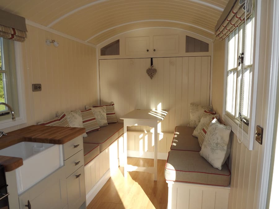 the-wall-bed-hut-riverside-shepherd-hut-3