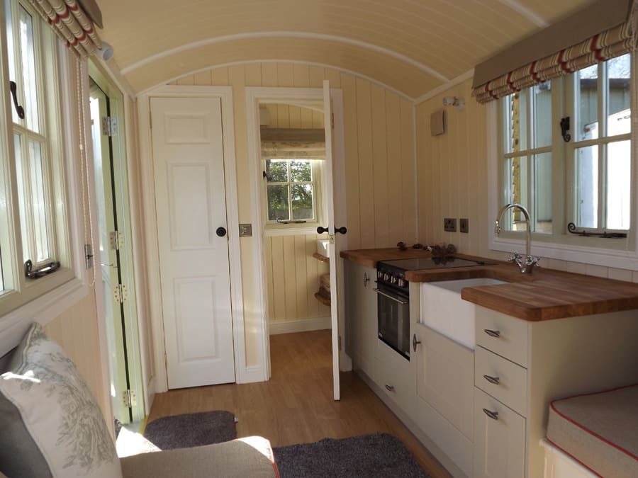 the-wall-bed-hut-riverside-shepherd-hut-4
