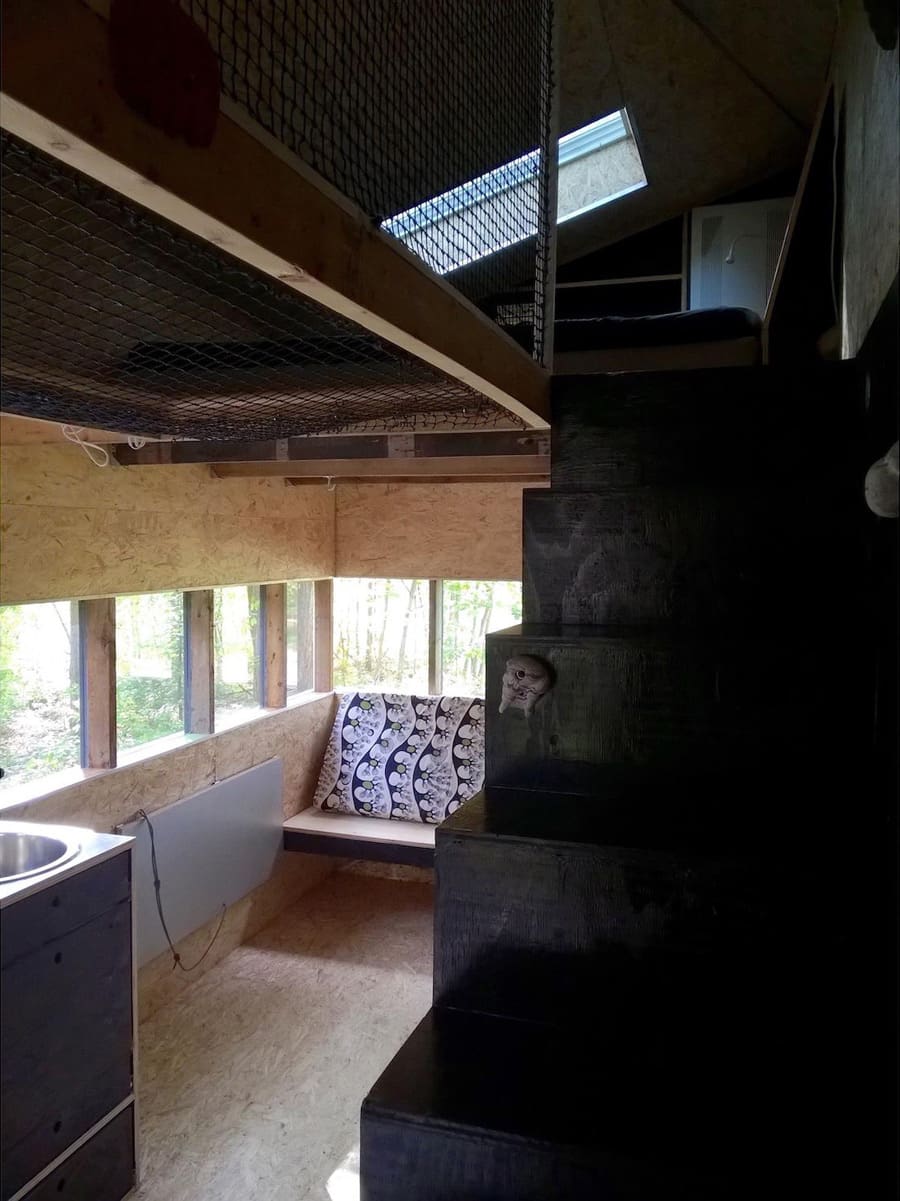 playful-tiny-house-3