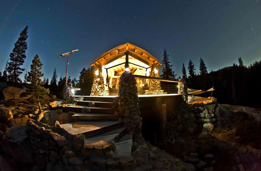 truckee-off-grid-cabin-1