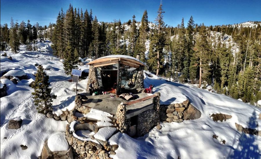 truckee-off-grid-cabin-8