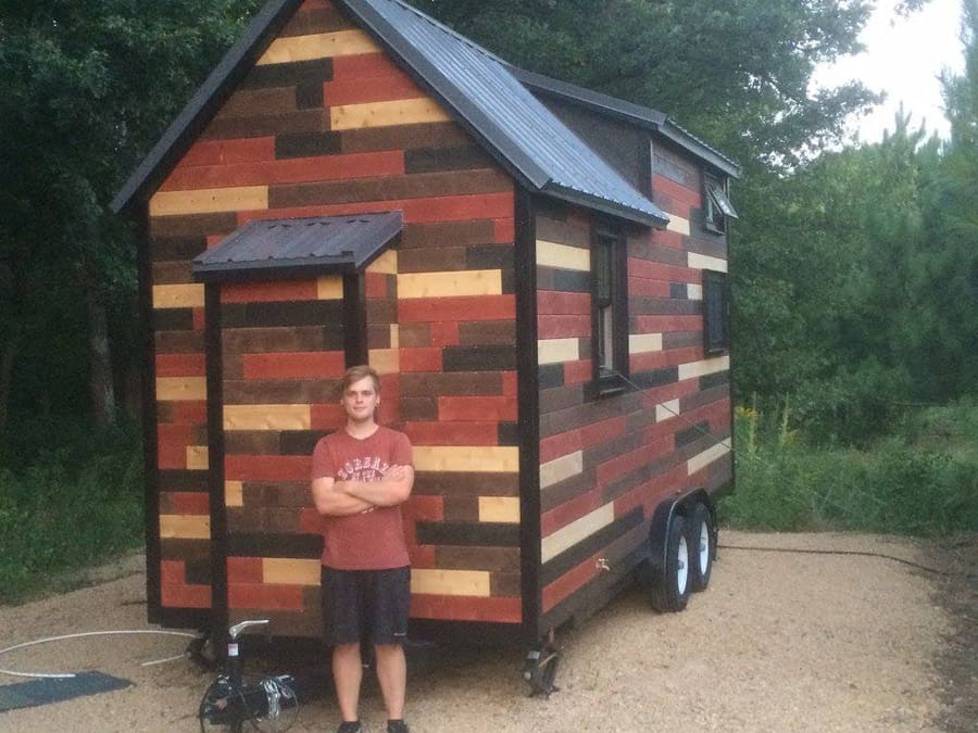 the-tiny-moving-castle-1