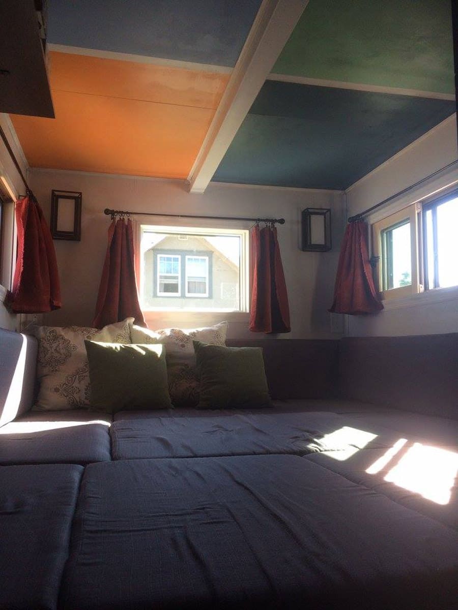 the-tiny-moving-castle-12