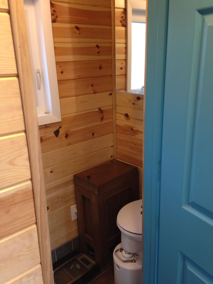 whitmore-lake-tiny-house-7