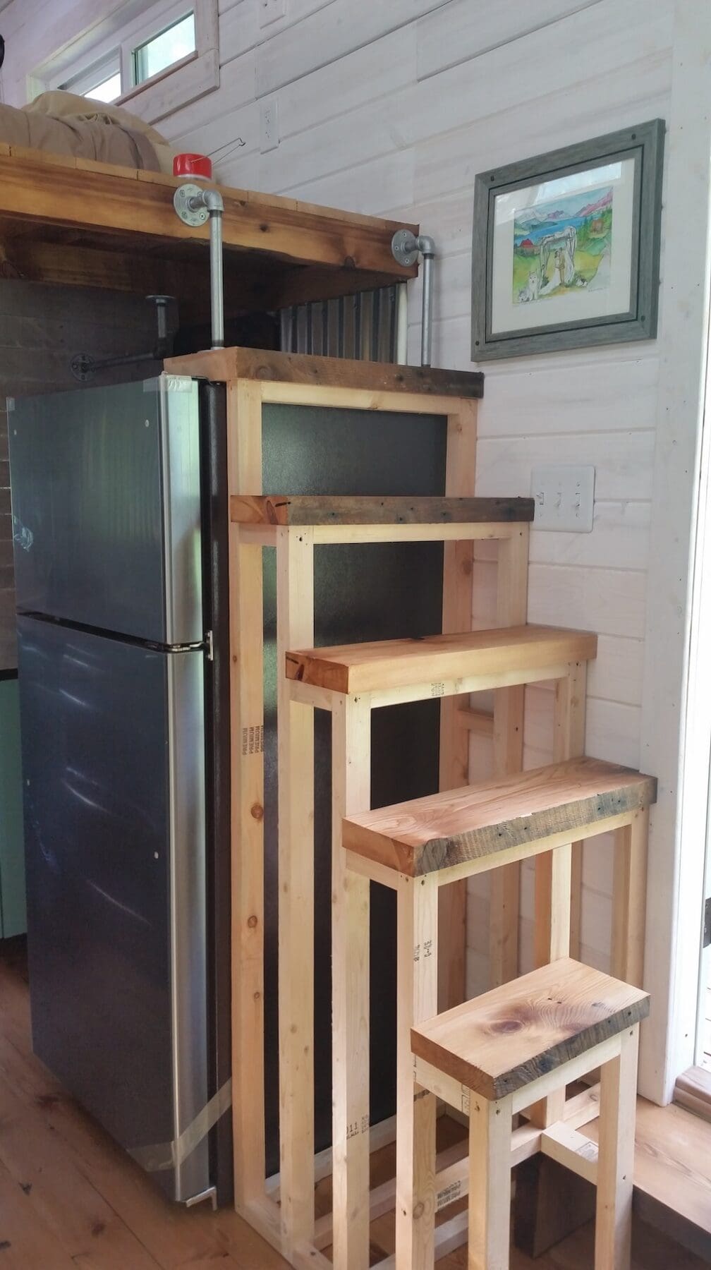 2-dogs-1-cat-tiny-house-11