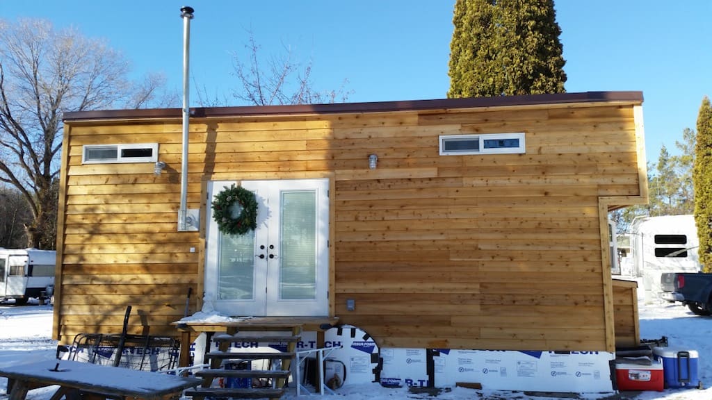 2-dogs-1-cat-tiny-house-13