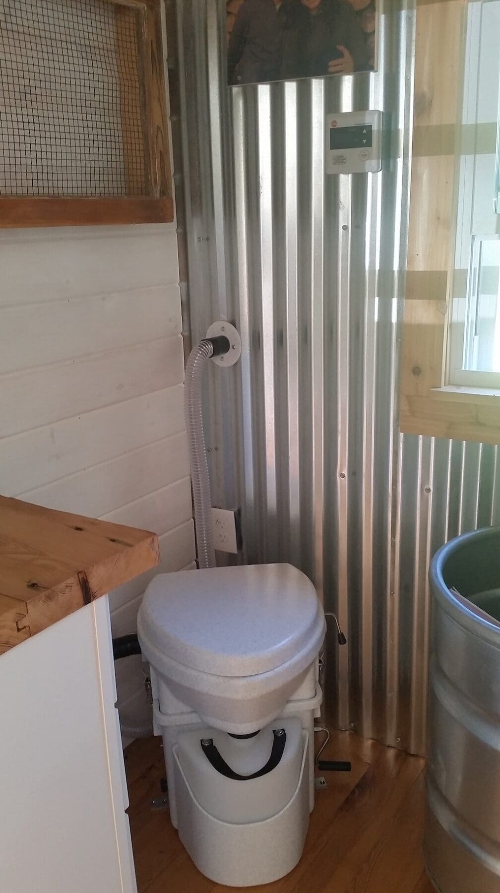 2-dogs-1-cat-tiny-house-5