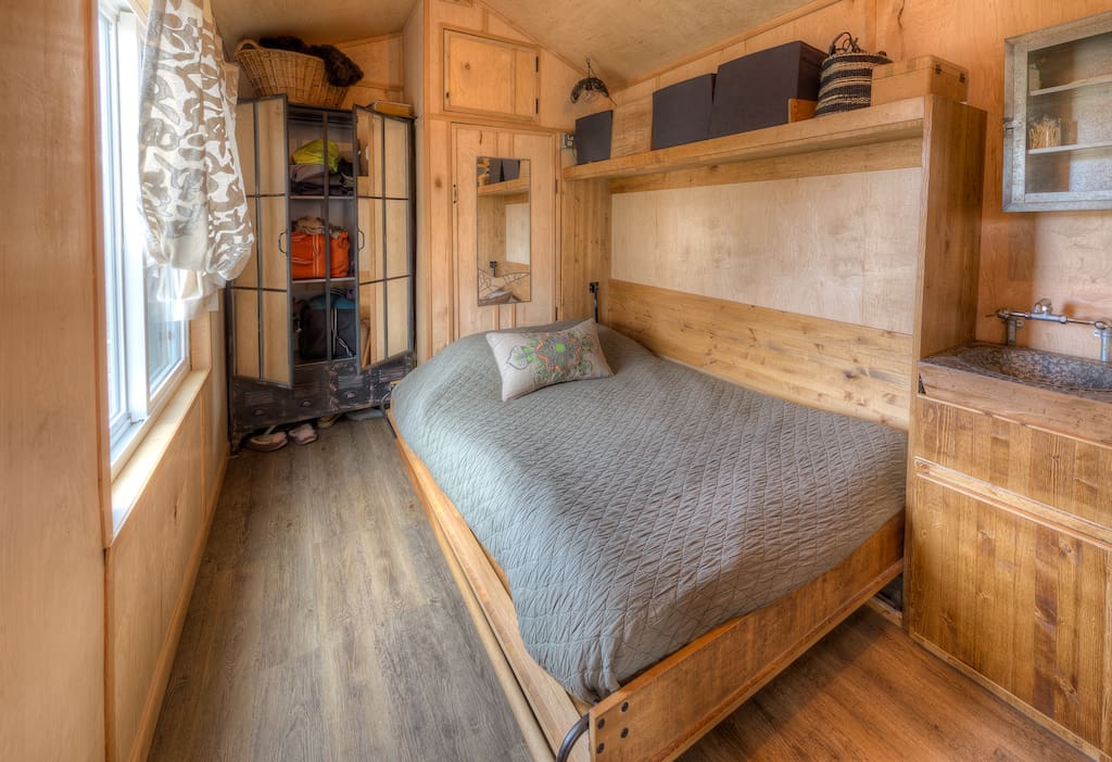 lewis-and-clarks-tiny-house-montana-11