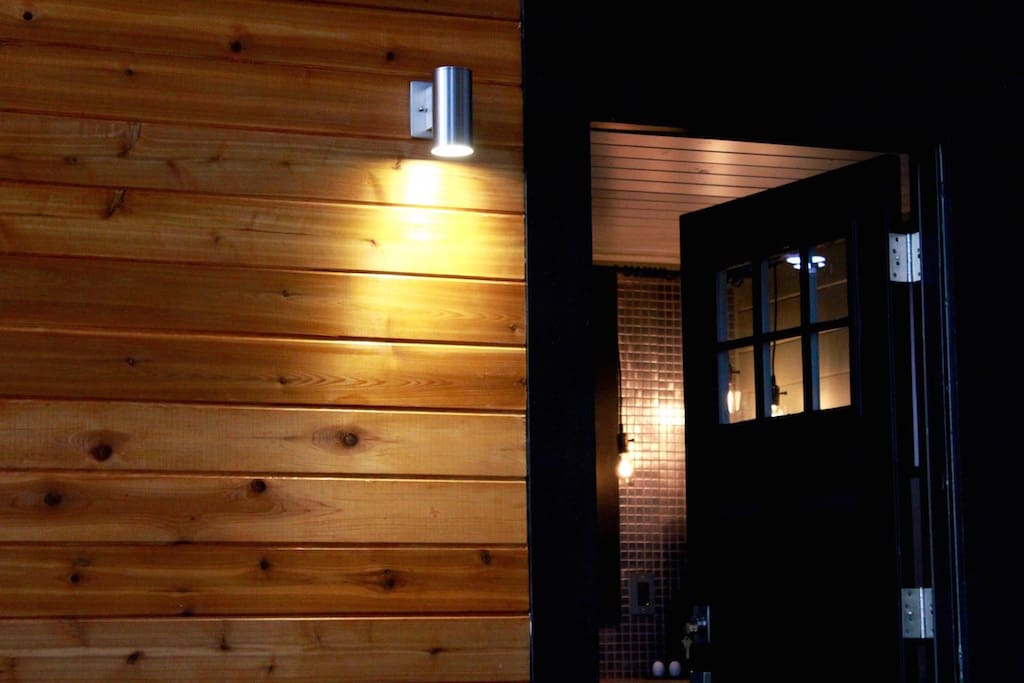 sleek-modern-tiny-heirloom-homes-10