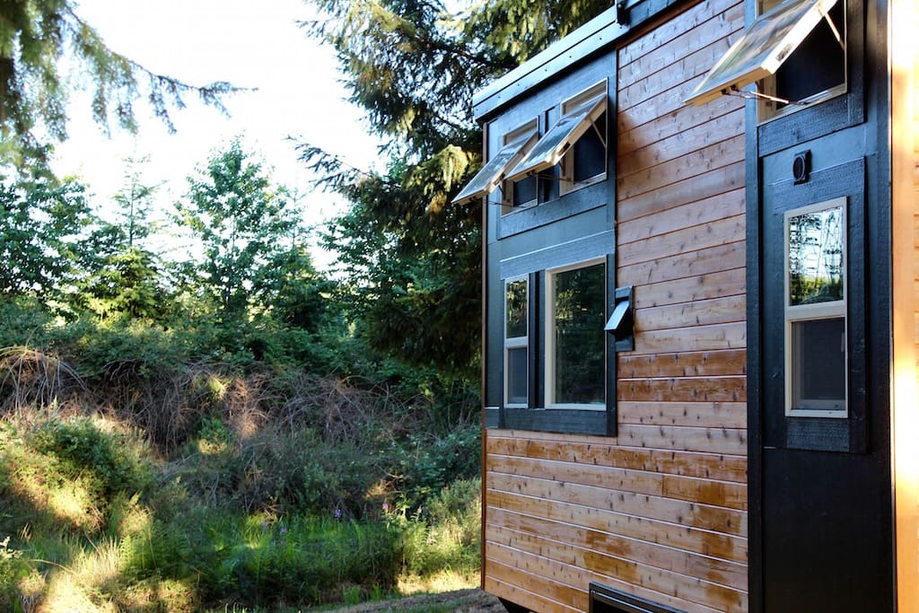 sleek-modern-tiny-heirloom-homes-11