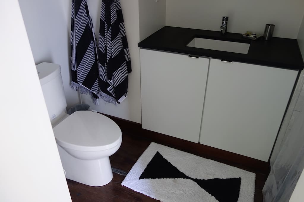 container-homes-airbnb-carolina-beach-nc-11