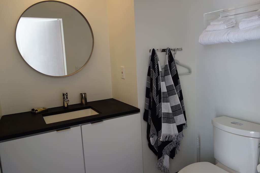 container-homes-airbnb-carolina-beach-nc-13