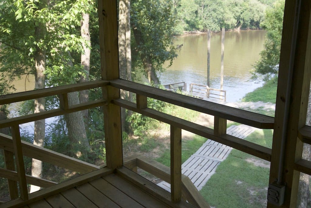 8000-dollar-riverfront-cabin-10