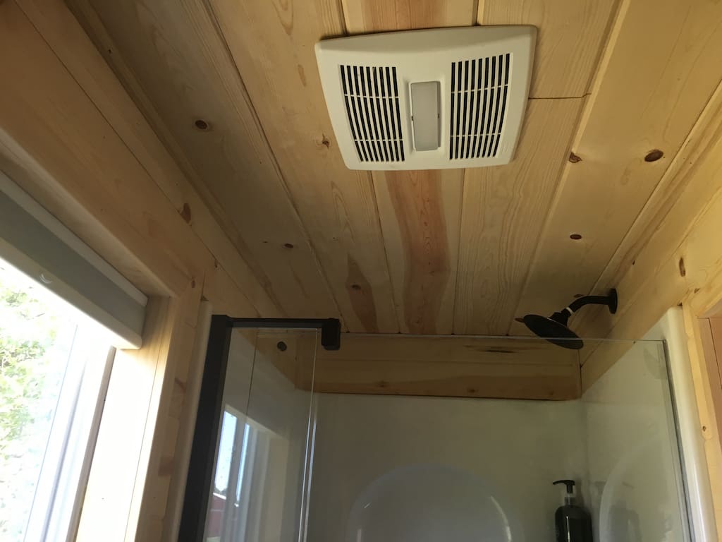 5th-wheel-tiny-house-11