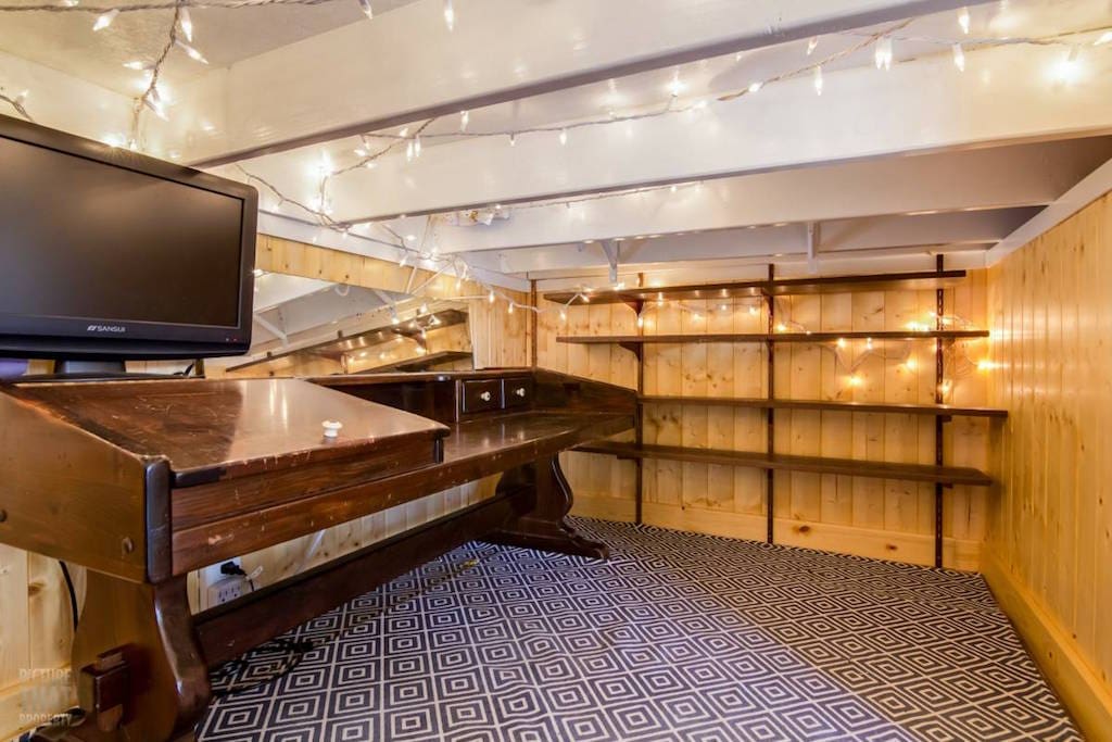 tiny-red-bungalow-10