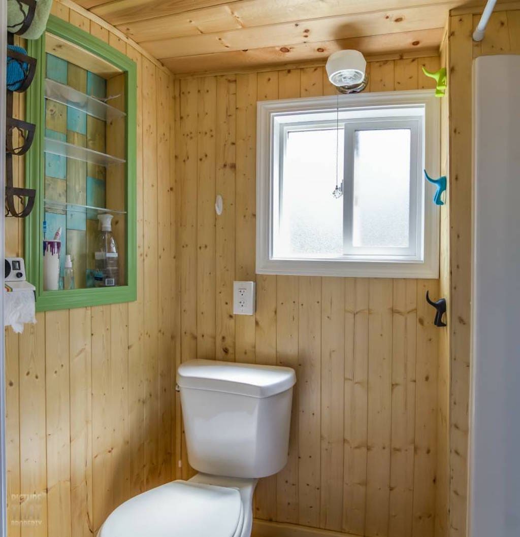 tiny-red-bungalow-13