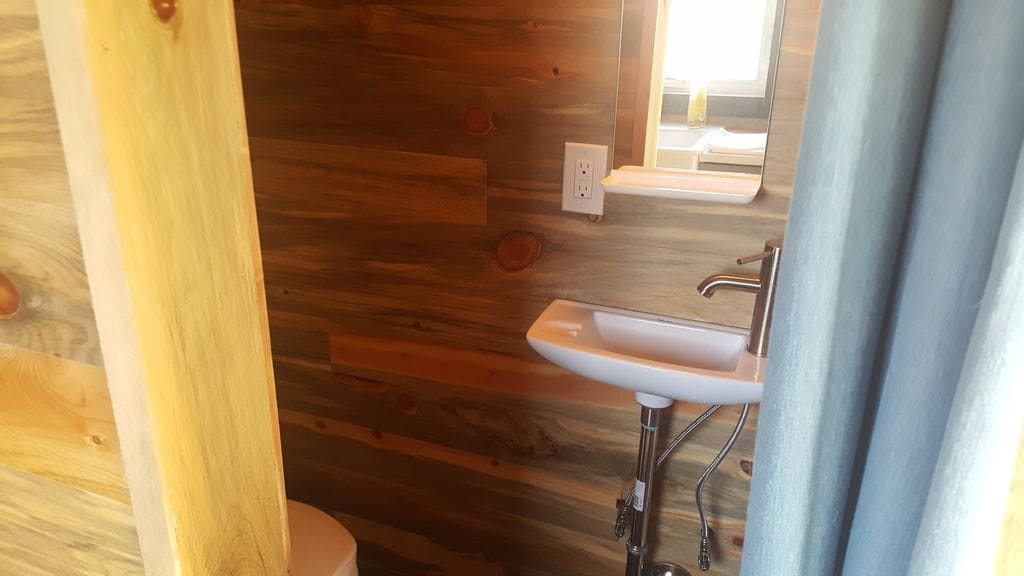 28-feet-sips-tiny-house-tennessee-9