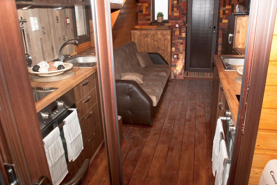 aero-camphouse-tiny-house-bulgaria-2