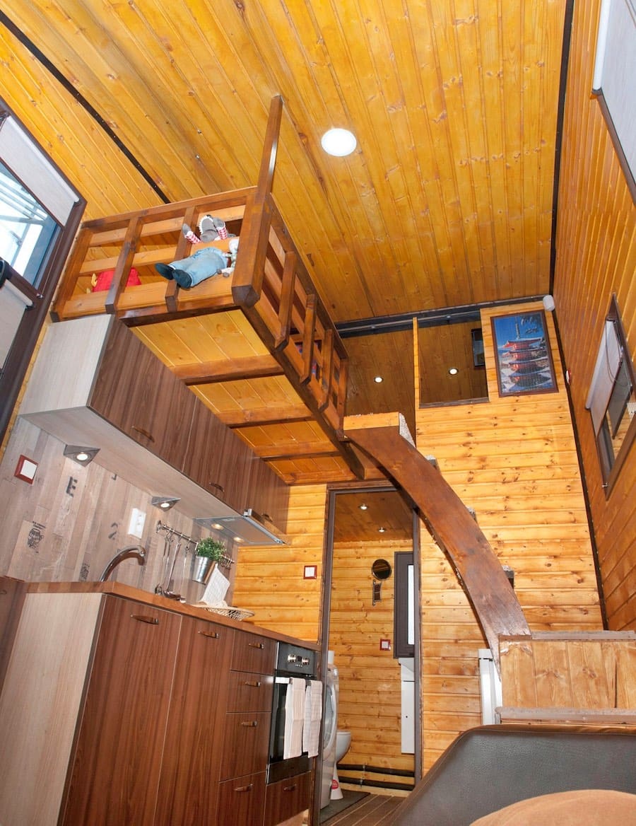 aero-camphouse-tiny-house-bulgaria-3