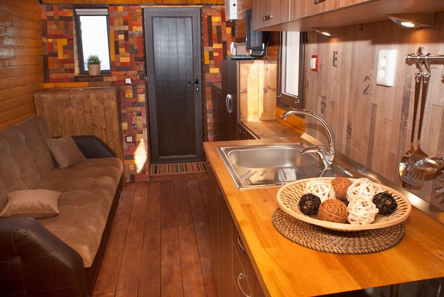 aero-camphouse-tiny-house-bulgaria-6