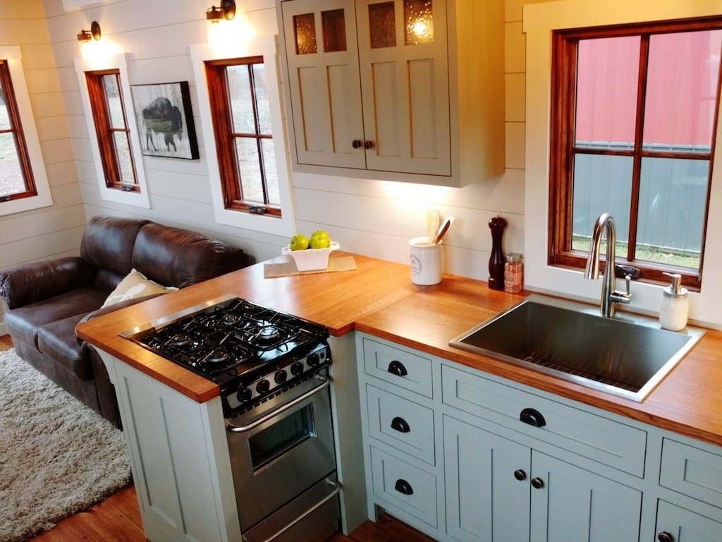 Farmhouse Luxury Gooseneck Tiny House 5 farmhouse-luxury-gooseneck-tiny-house-4