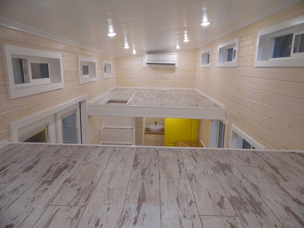 tiny-lifeguard-station-house-10