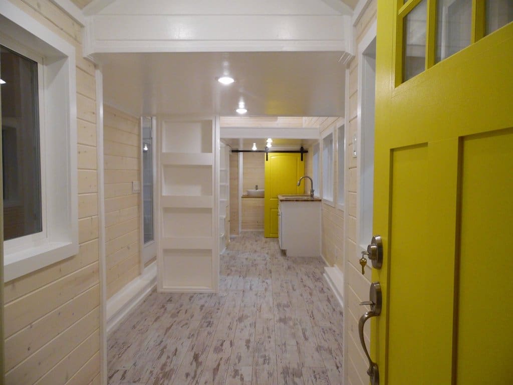 tiny-lifeguard-station-house-3