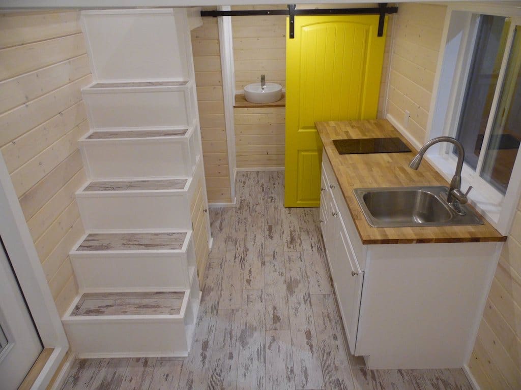 tiny-lifeguard-station-house-6