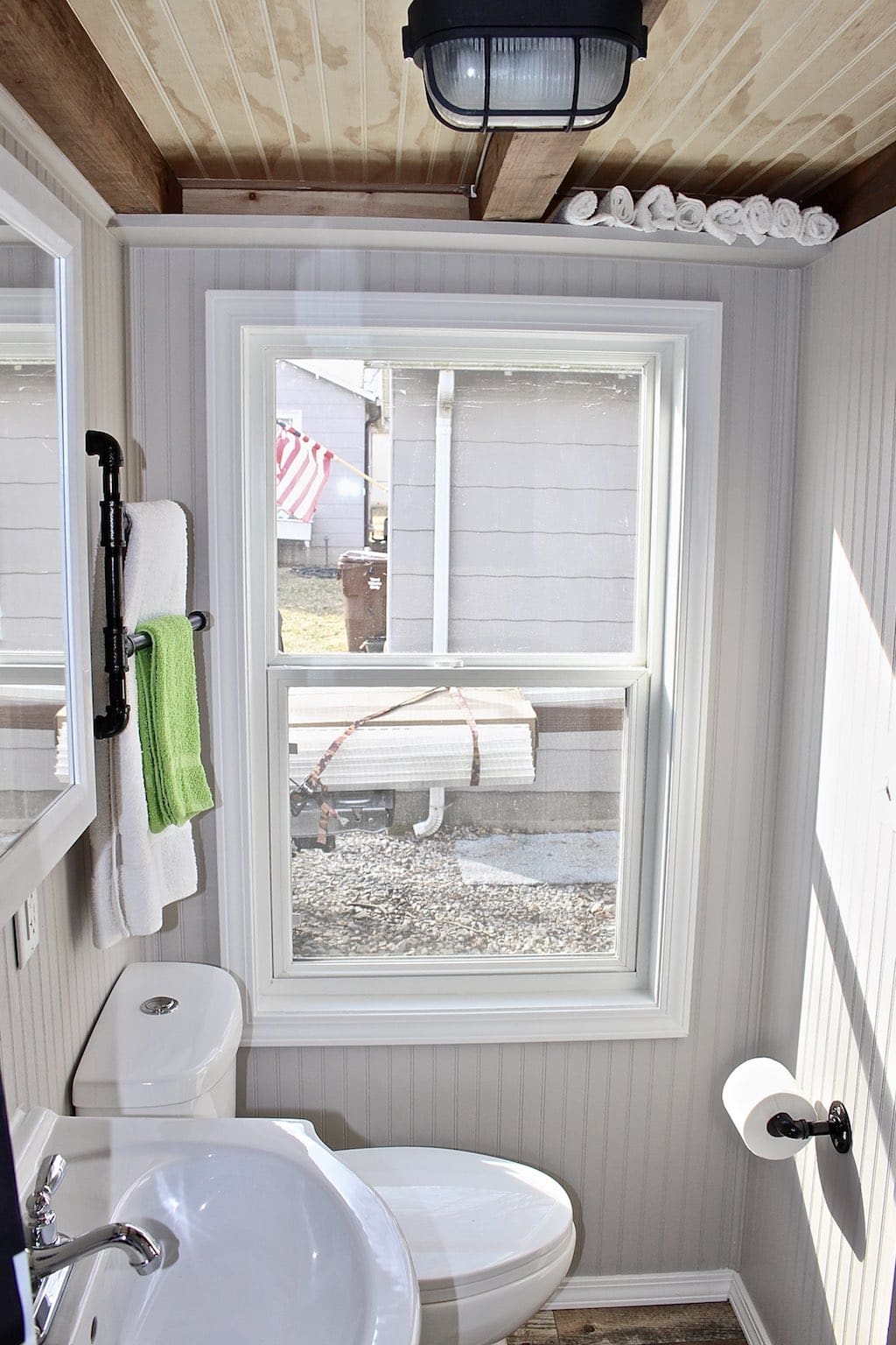 chic-shack-lime-green-mini-mansions-tiny-homes-16