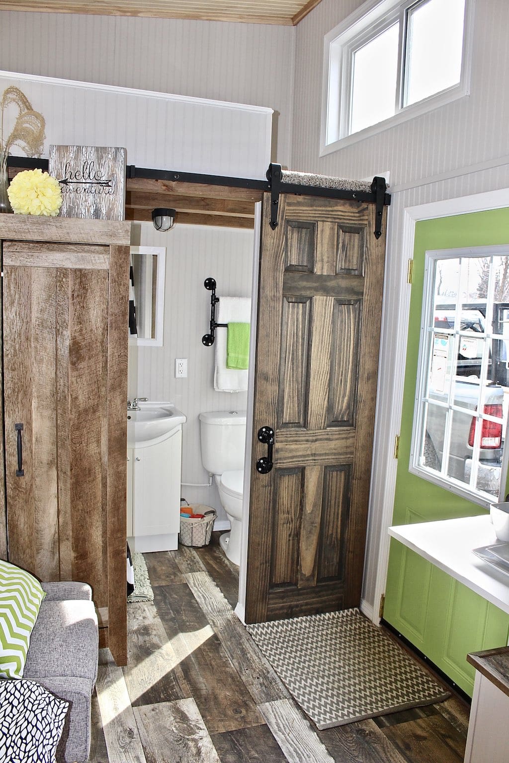 chic-shack-lime-green-mini-mansions-tiny-homes-2