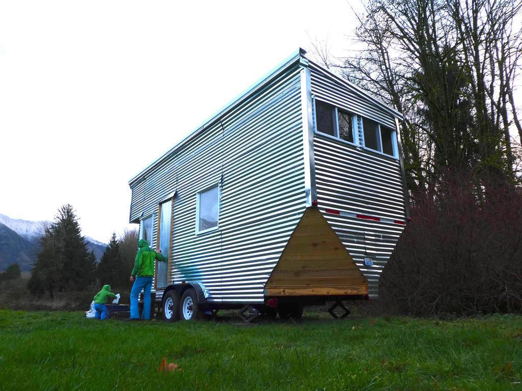 shiny-tiny-house-washington-1