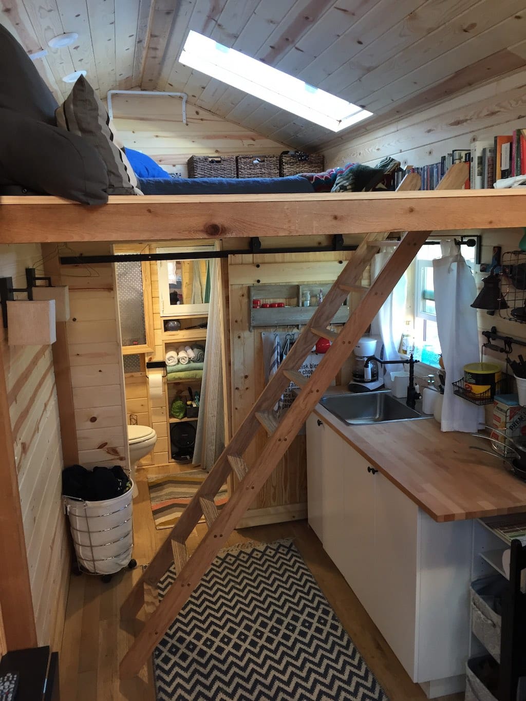 utterly-charming-tiny-house-3