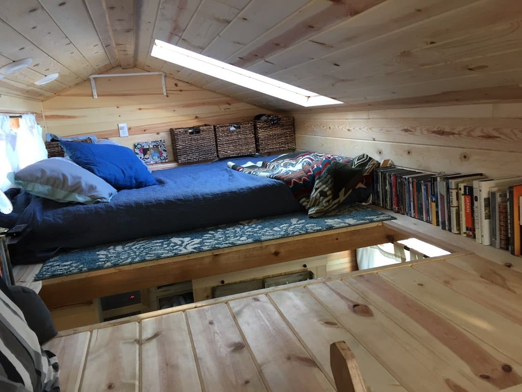 utterly-charming-tiny-house-6