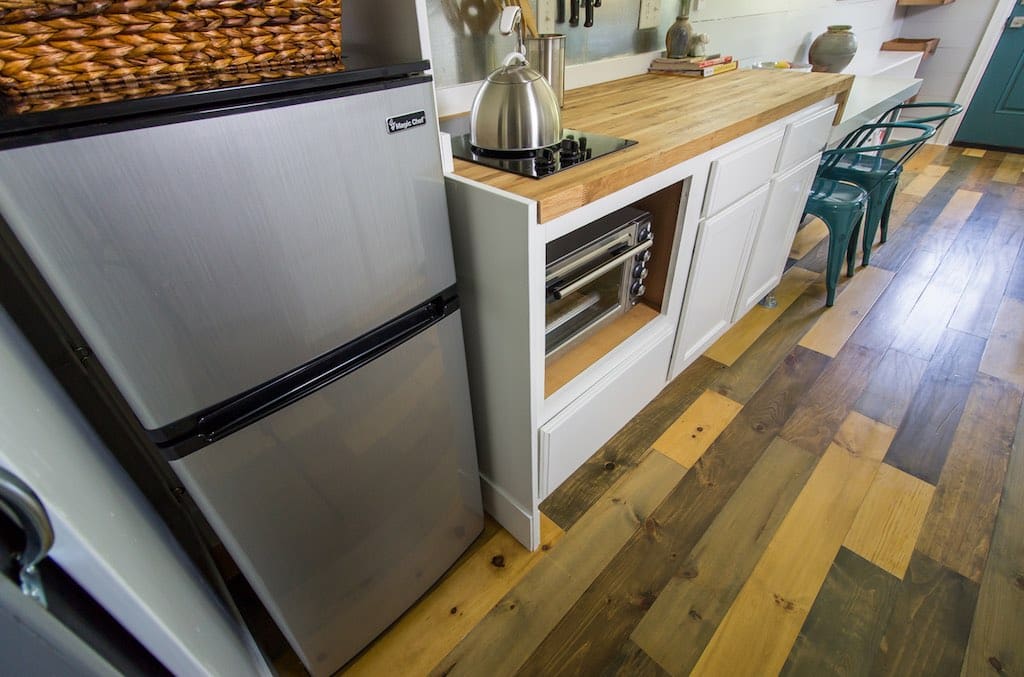 falling-leaves-tiny-house-10