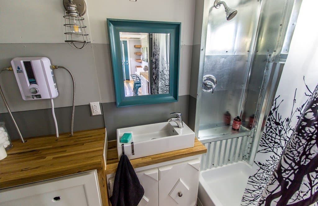 falling-leaves-tiny-house-13