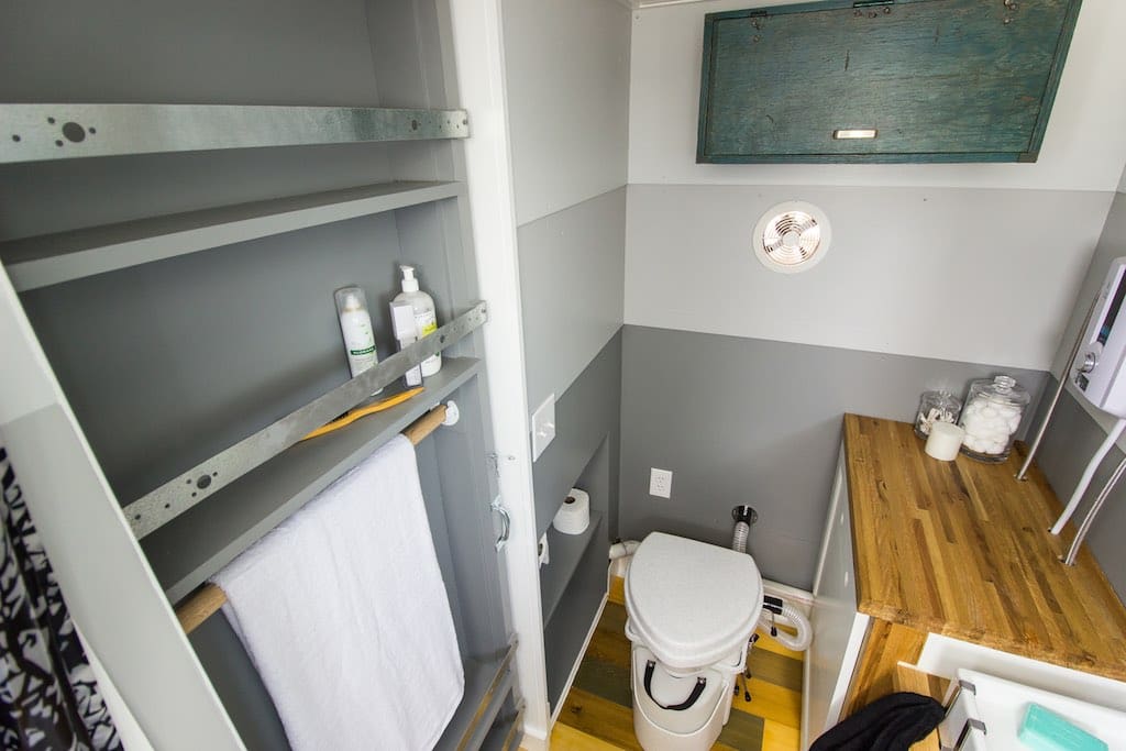 falling-leaves-tiny-house-16